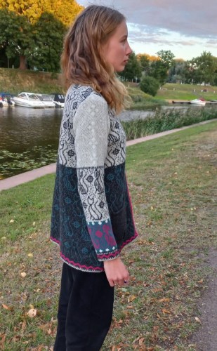 T-638 BB1 Woolen cardigan with cat pattern and pockets